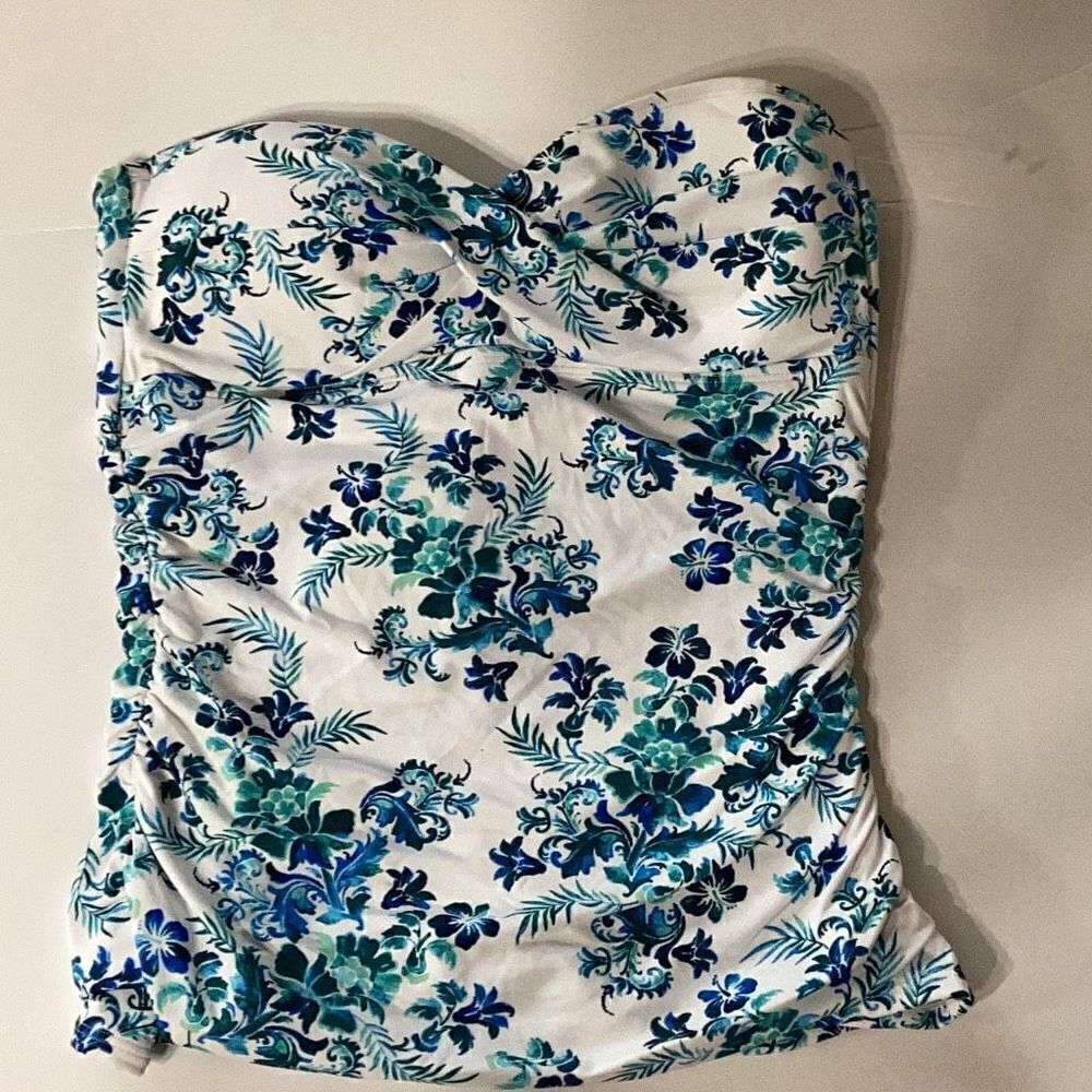 New. Tommy Bahama blue print swimsuit. MSRP $119. Size 4 - Picture 4 of 8